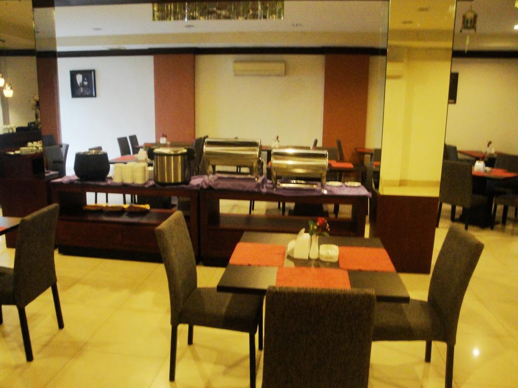 Imperial Hotel Kendari Εξωτερικό φωτογραφία