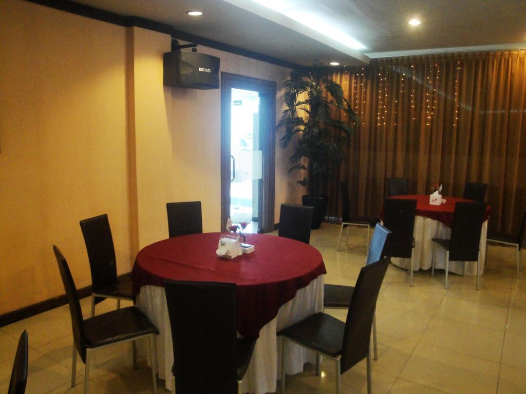 Imperial Hotel Kendari Εξωτερικό φωτογραφία