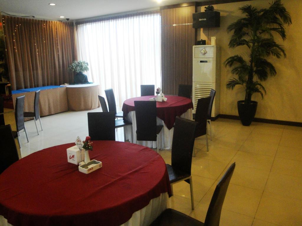 Imperial Hotel Kendari Εξωτερικό φωτογραφία