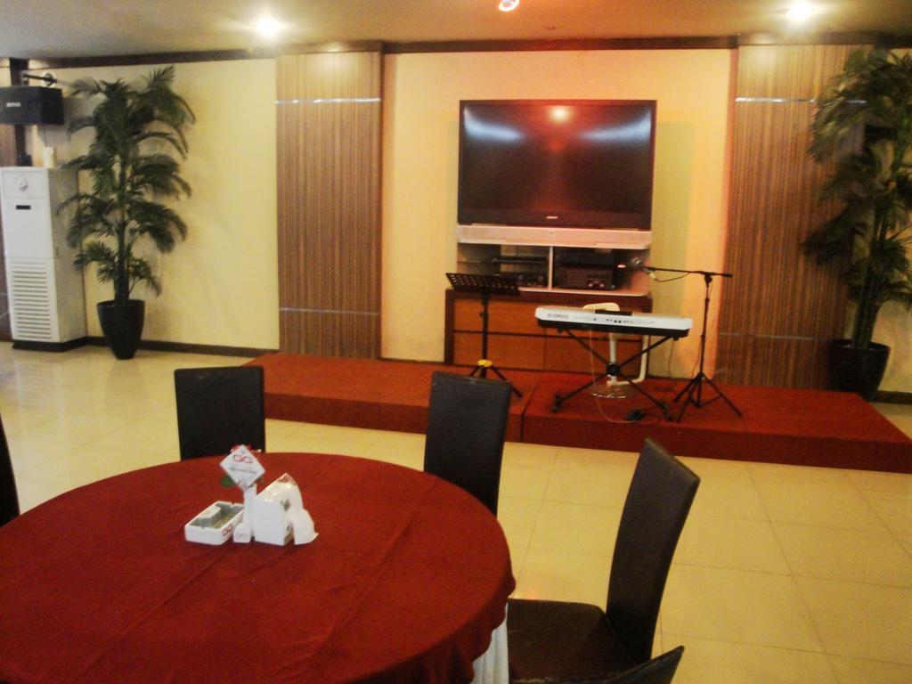 Imperial Hotel Kendari Εξωτερικό φωτογραφία