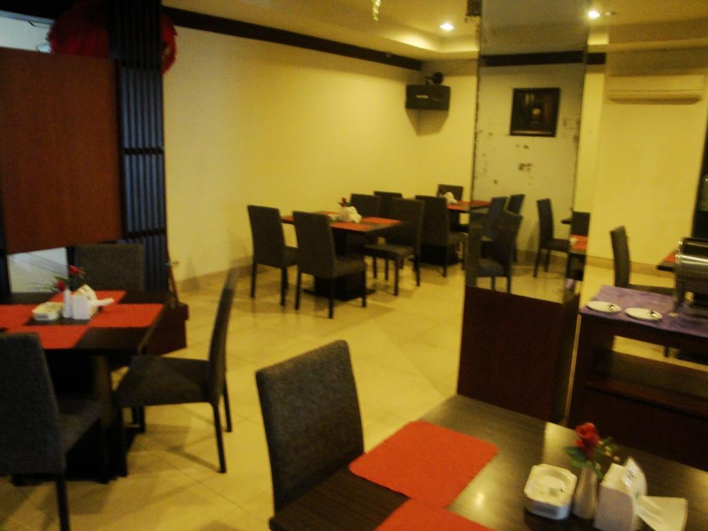 Imperial Hotel Kendari Εξωτερικό φωτογραφία