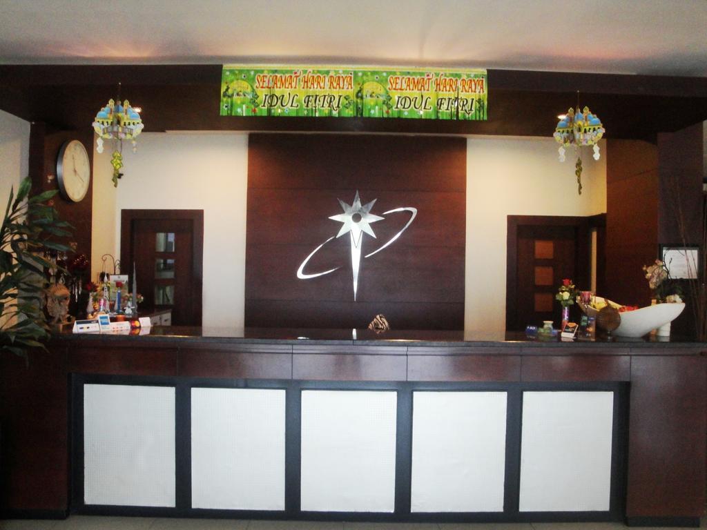 Imperial Hotel Kendari Εξωτερικό φωτογραφία