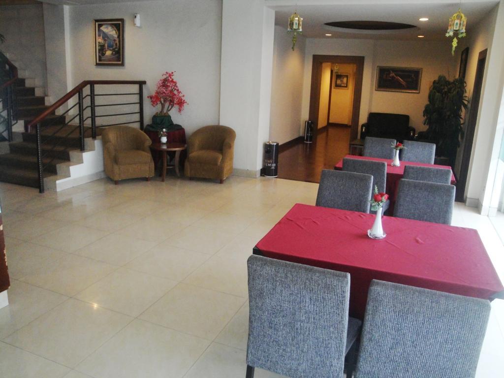 Imperial Hotel Kendari Εξωτερικό φωτογραφία