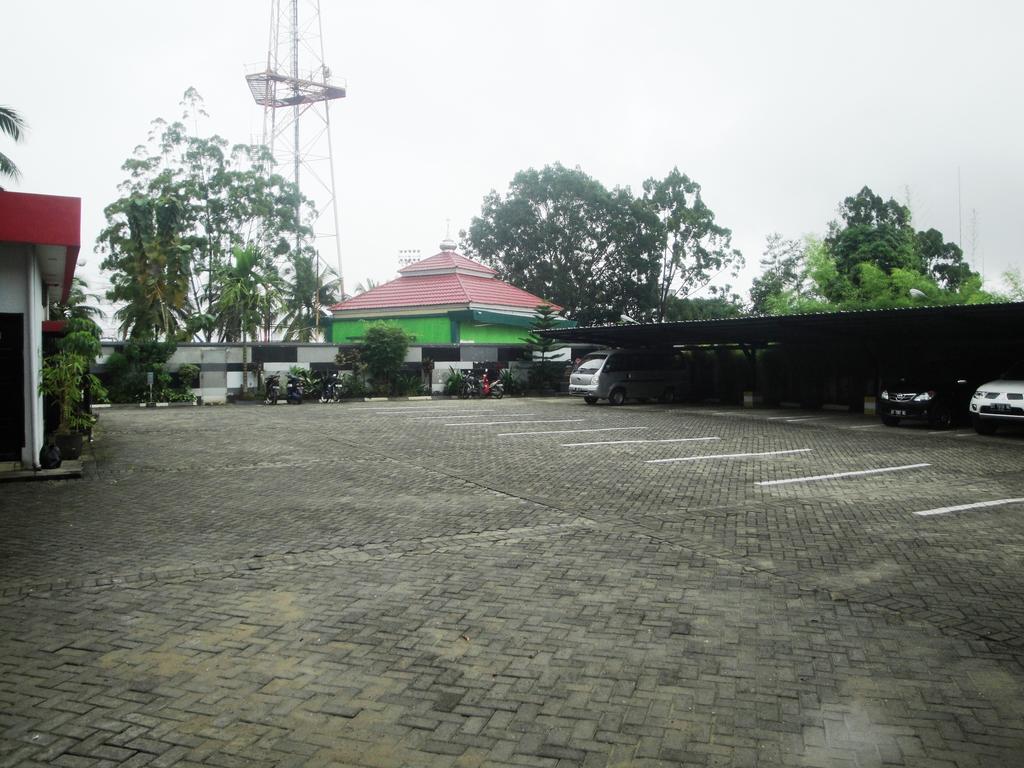 Imperial Hotel Kendari Εξωτερικό φωτογραφία