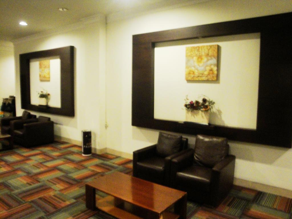 Imperial Hotel Kendari Εξωτερικό φωτογραφία