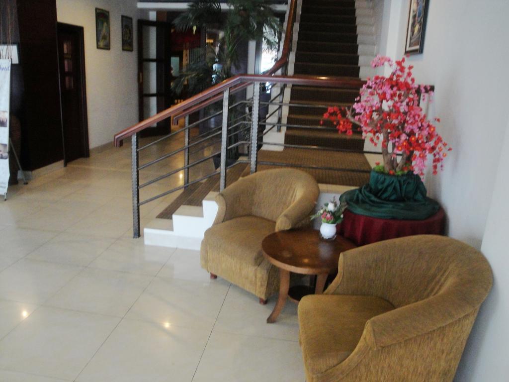 Imperial Hotel Kendari Εξωτερικό φωτογραφία
