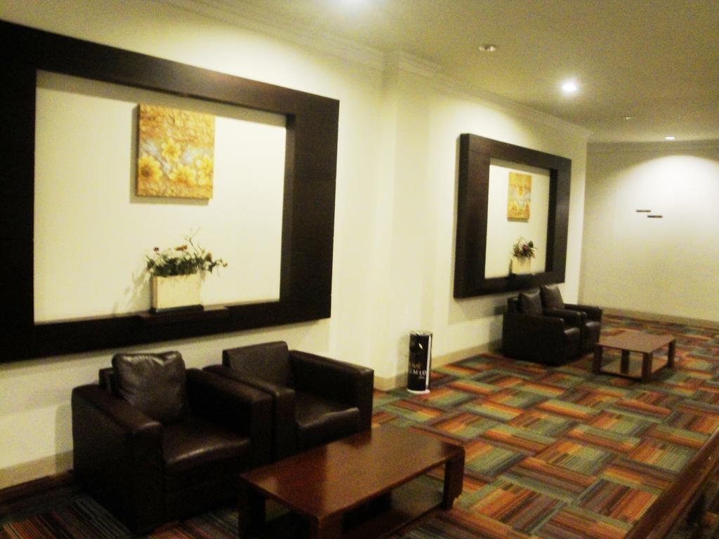 Imperial Hotel Kendari Εξωτερικό φωτογραφία