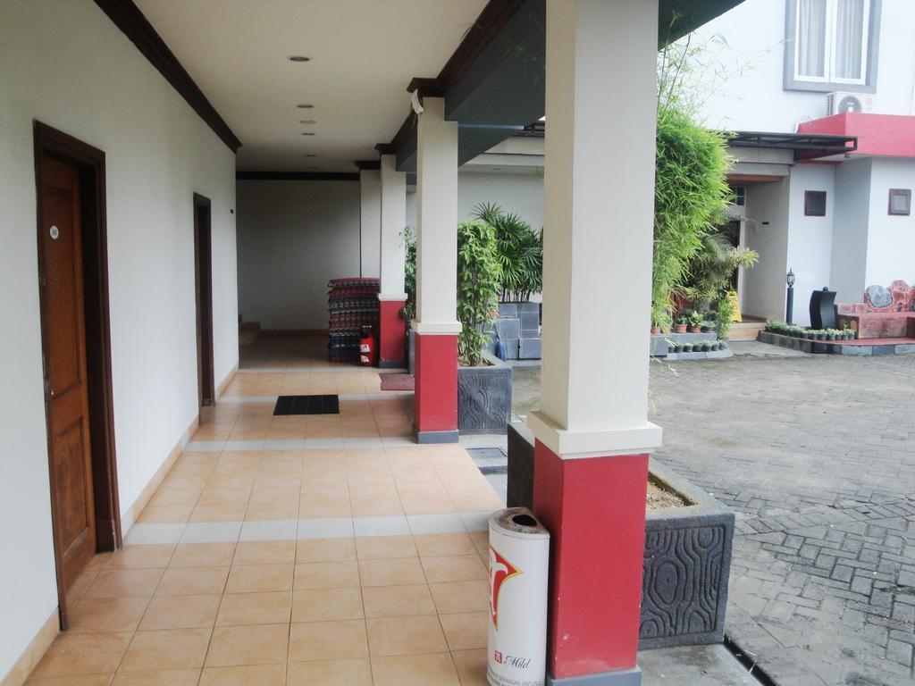 Imperial Hotel Kendari Εξωτερικό φωτογραφία