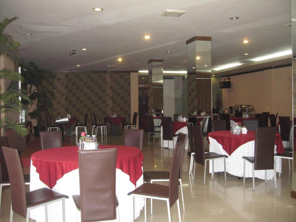 Imperial Hotel Kendari Εξωτερικό φωτογραφία