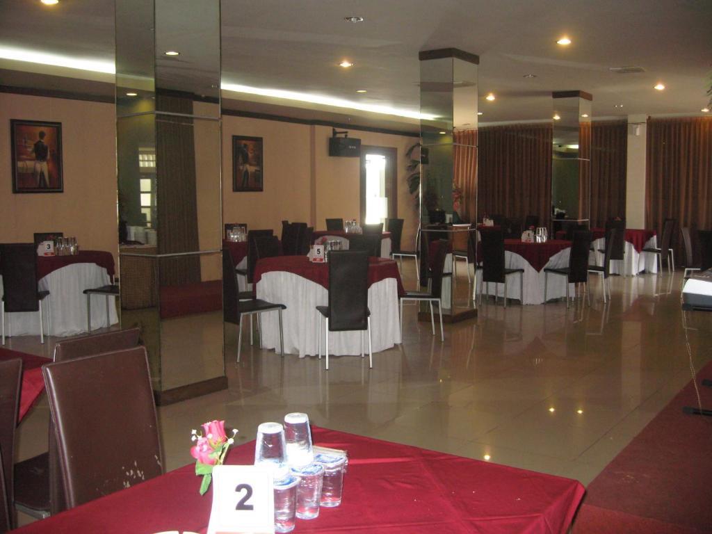 Imperial Hotel Kendari Εξωτερικό φωτογραφία