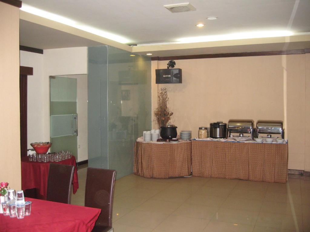 Imperial Hotel Kendari Εξωτερικό φωτογραφία