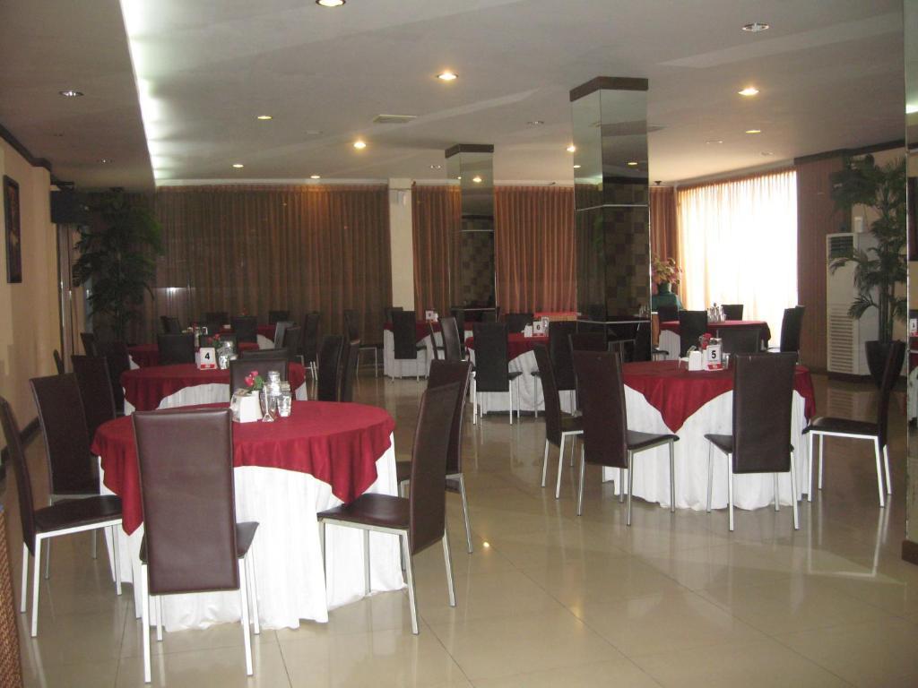 Imperial Hotel Kendari Εξωτερικό φωτογραφία